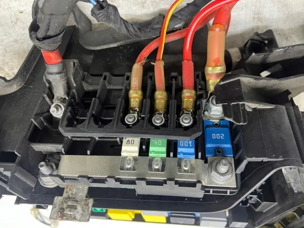 Mercedes säkringslåda OEM A2469068601 - Begagnat skick image 7
