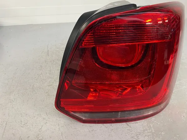 Luz trasera derecha VW POLO 6R 6C 6R0945096A image 2