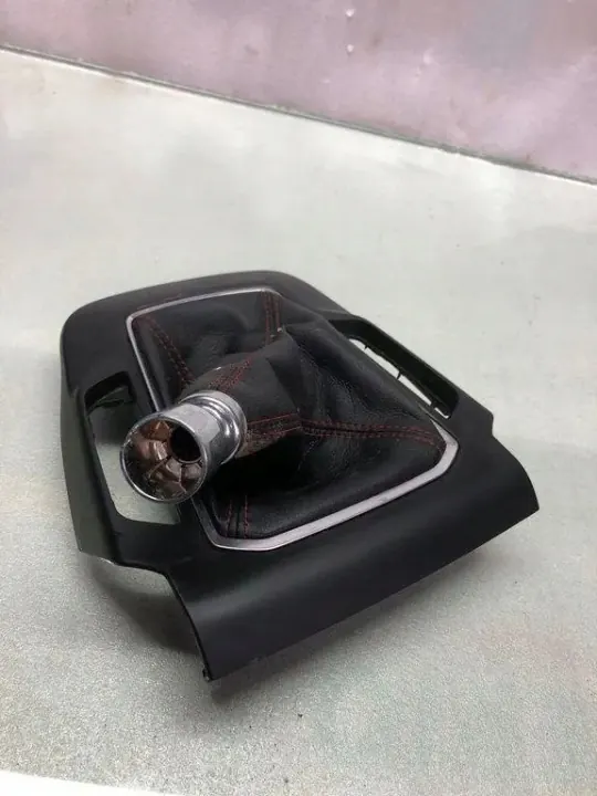 Pomo de cambios Ford OEM JX7BA045A66 - Usado image 2