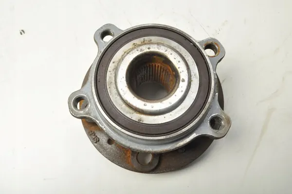 Cubo de roda dianteira Volvo OEM 32346783 - Usado image 2