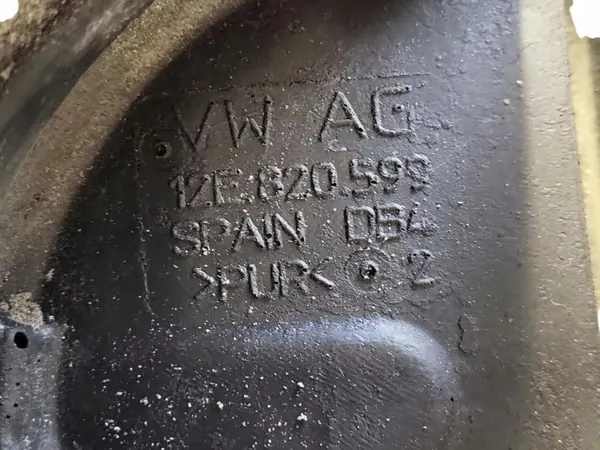 Piezas compartimento motor VW OEM 12E820599 1.4L image 3