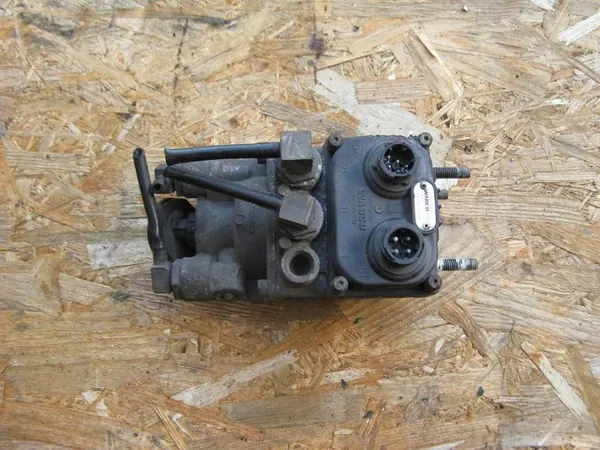 DAF XF 105 pääjarruventtiili OEM 1455027 4800015000 image 2