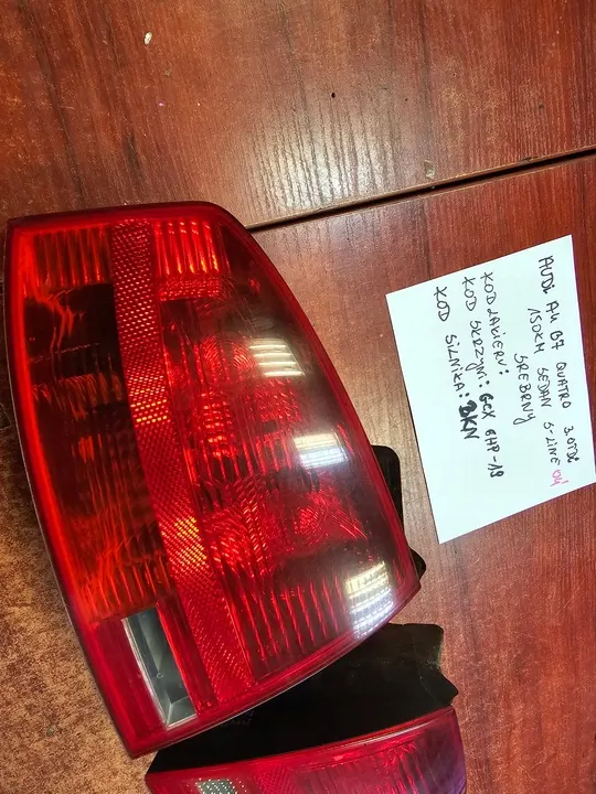 AUDI A4 B7 Sedán Luz Trasera Izquierda 8E5945095 image 3