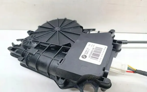 BMW OE 7348531 Bakluckeaktuator - Begagnad image 3