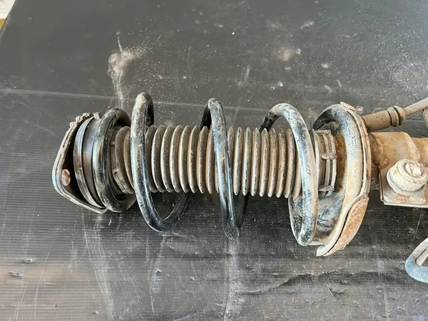 VOLVO V40 II D3 2.0 D Ammortizzatore Sinistro 31360945 image 3