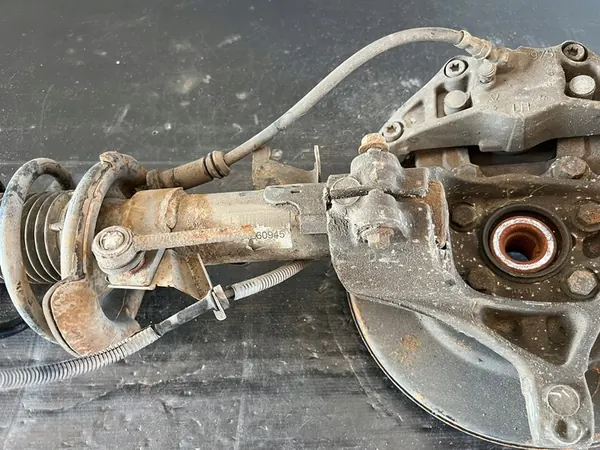 VOLVO V40 II D3 2.0 D Ammortizzatore Sinistro 31360945 image 4