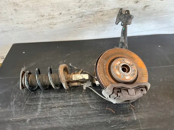 VOLVO V40 II D3 2.0 D Ammortizzatore Sinistro 31360945 image 7