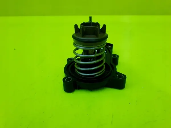 Boîtier thermostat OEM 06E121111AT pour Audi 3.0 TFSI image 3