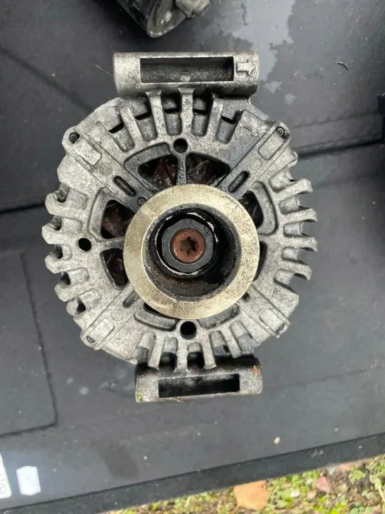 Vaihtovirtageneraattori Mercedes W222 W218 W166 350 CDI A0009060822 image 2