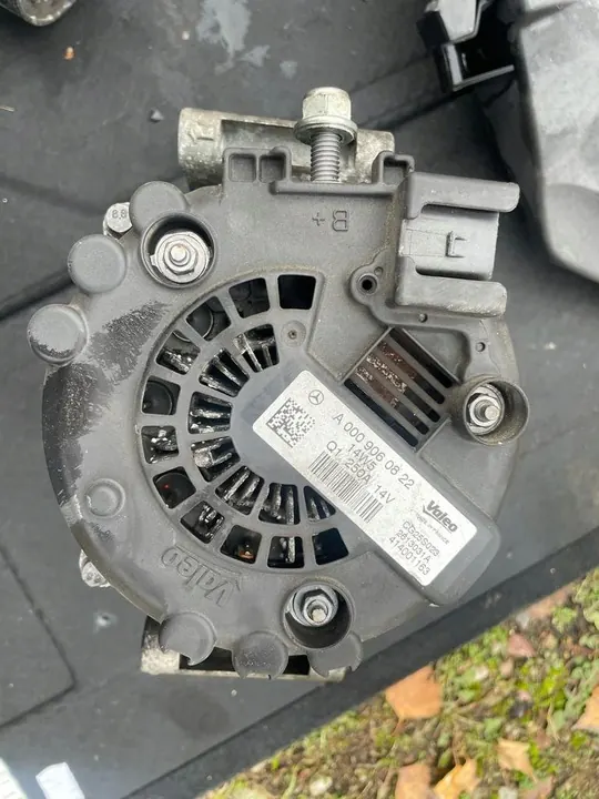 Vaihtovirtageneraattori Mercedes W222 W218 W166 350 CDI A0009060822 image 3