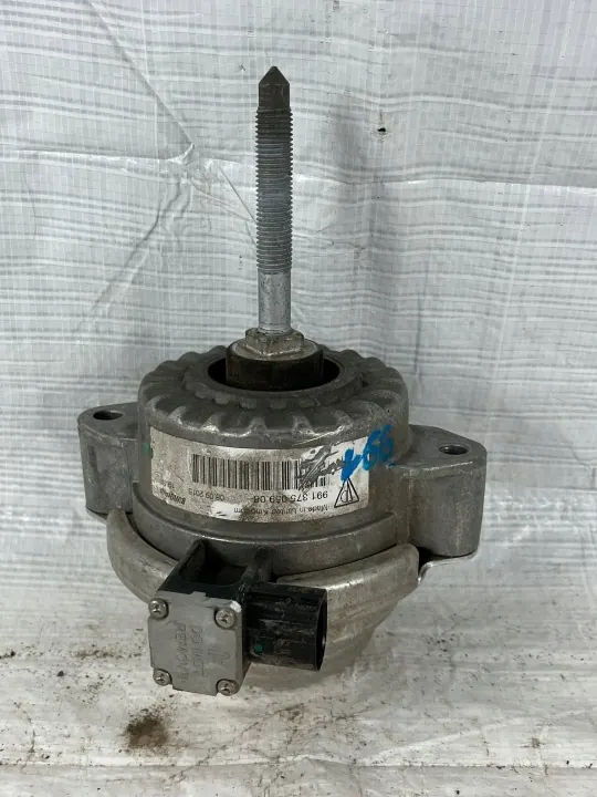 Porsche Moottorin Kiinnike OEM 99137505908 - Käytetty image 2