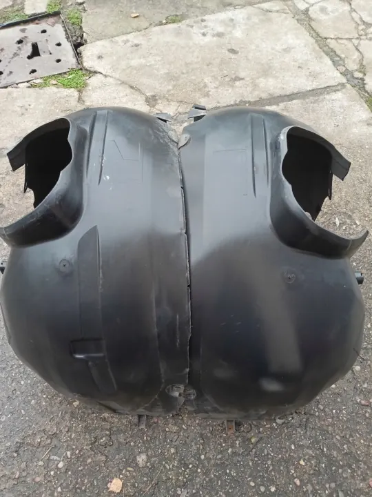 Ford Focus Mk2 etupyöränkaari vasen ja oikea OEM image 3
