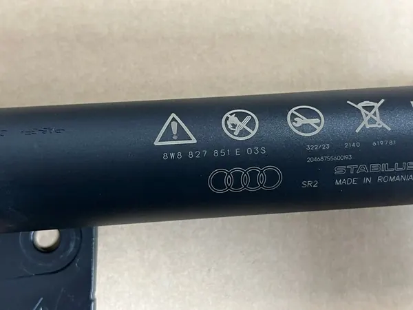 AUDI A5 8W Bagageutrycksaktorer 8W8827851E image 2