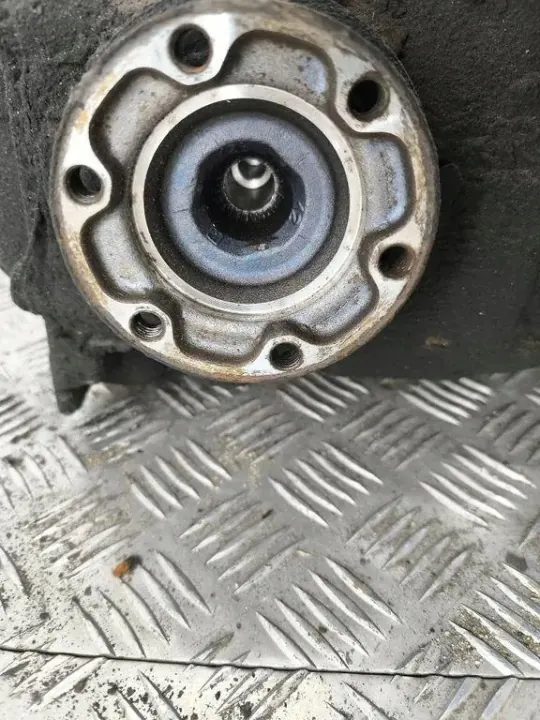 BMW 3 Touring E91 Rear Differential 8909100300430007 image 3