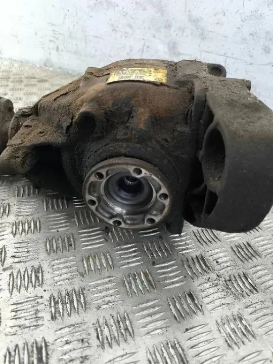 BMW 3 Touring E91 Rear Differential 8909100300430007 image 4
