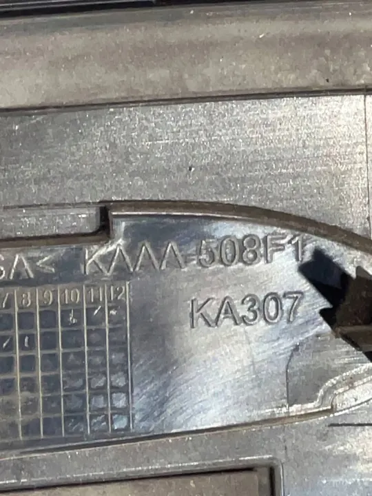 Mazda CX-60 Emblem OEM KAAA508F1 - Gebraucht image 5