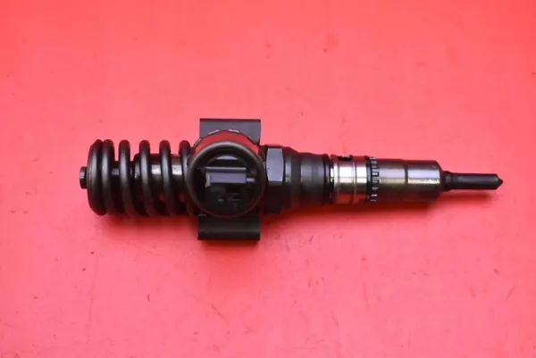 Pompe d'injection OEM 03G130073B pour Audi A3 2.0 TDI image 2