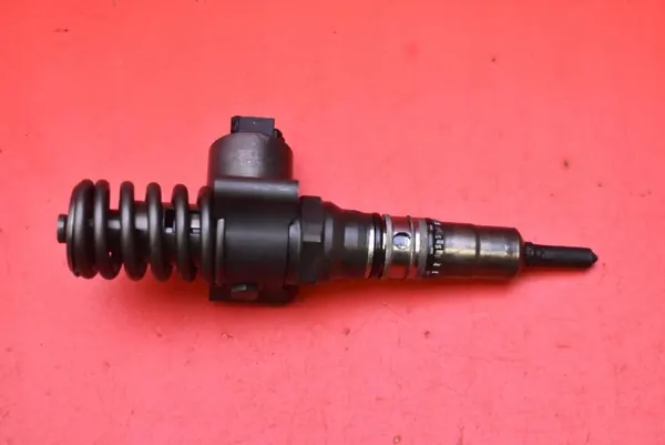 Pompe d'injection OEM 03G130073B pour Audi A3 2.0 TDI image 3