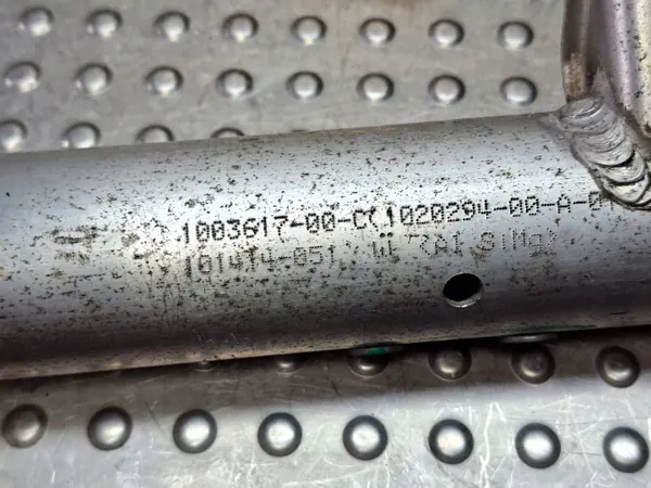 Bracelete dianteiro esquerdo OEM S25165938 Tesla image 3