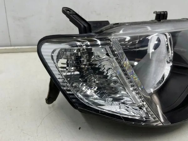 Faros delantero derecho Mitsubishi L200 H4 OEM 8301b462 image 3
