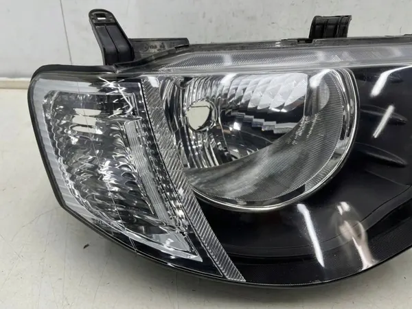 Faros delantero derecho Mitsubishi L200 H4 OEM 8301b462 image 4