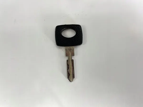 Sytytyskytkin avaimella Mercedes W124 1985-89 image 8