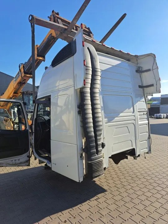 Cabina completa VOLVO FH 12 13 alta - Automática image 5