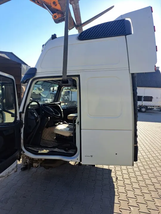 Cabina completa VOLVO FH 12 13 alta - Automática image 6