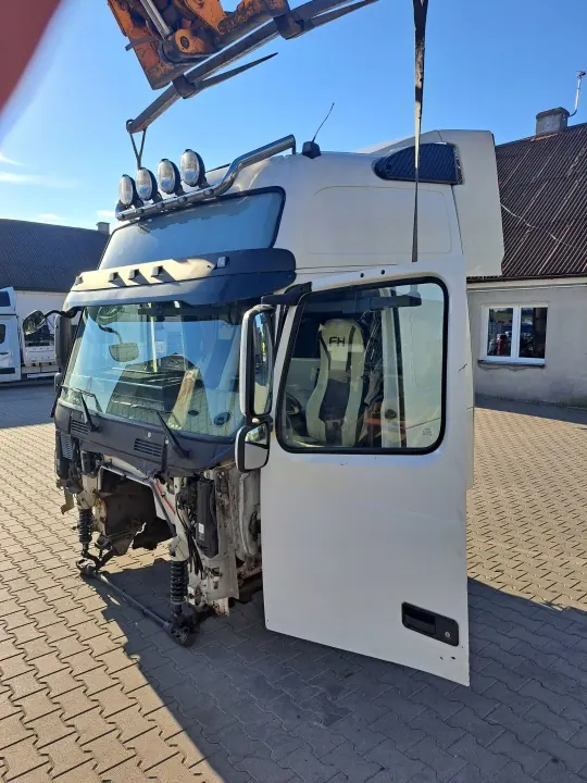 Cabina completa VOLVO FH 12 13 alta - Automática image 7