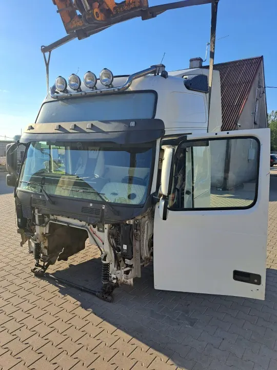 Cabina completa VOLVO FH 12 13 alta - Automática image 8