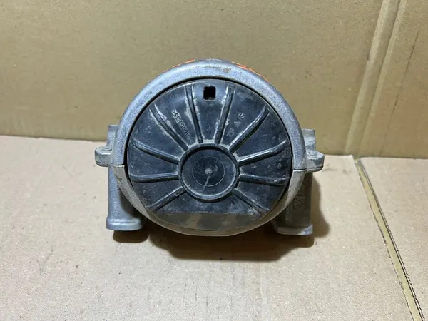 AUDI A5 8T 2.7 TDI Moottorin kiinnike 8R0199381R image 6