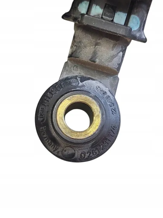 Sensor de golpeteo Cadillac SRX OEM 12566845 - Usado image 4