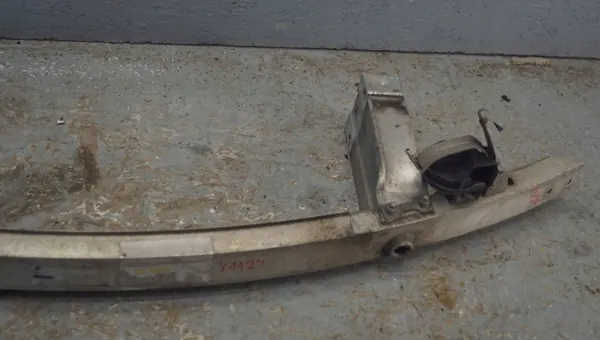 Viga de parachoques delantera Mercedes W204 OEM JKM23669 image 7
