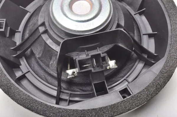 Altavoz puerta Suzuki Jimny IV OEM 39102-77R00 derecho delantero image 3