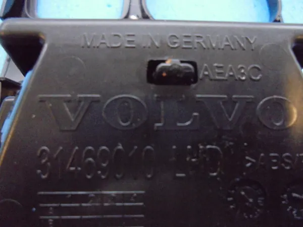 Moldura cinzeiro túnel Volvo XC40 II OEM 31469010 image 6
