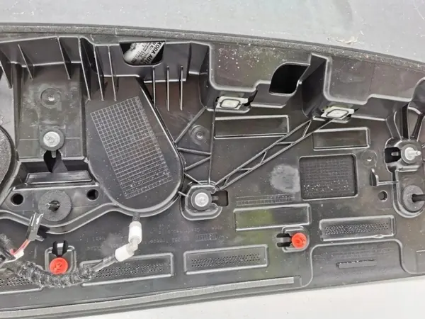 Skoda Octavia IV Bakspoiler OEM 5E7827878B image 10