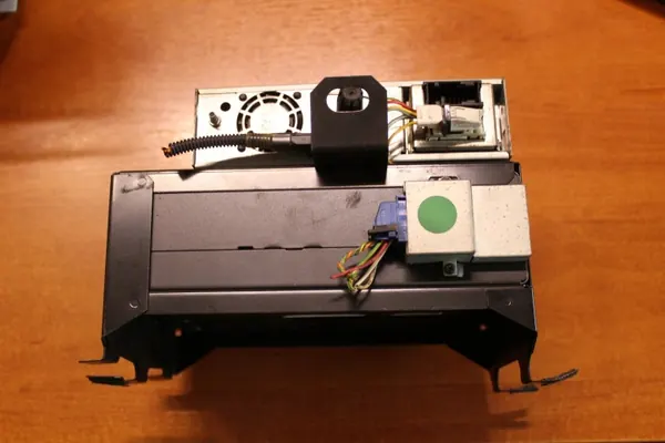 OEM 9636561780 Lector de navegación Clarion - Usado image 4