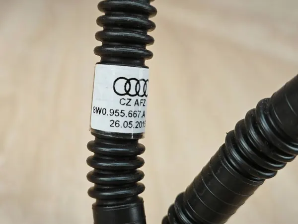 Koplampensproeislang OEM 8W0955667A voor Audi A4 B9 image 3