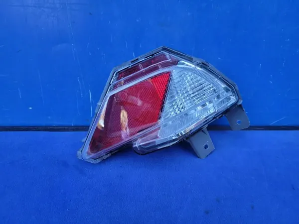 Luz de marcha-atrás direita OEM 81480-0R040 para Toyota RAV4 image 2