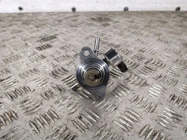 Toyota RAV4 XA50 bränslepump OEM 2961003114 image 2