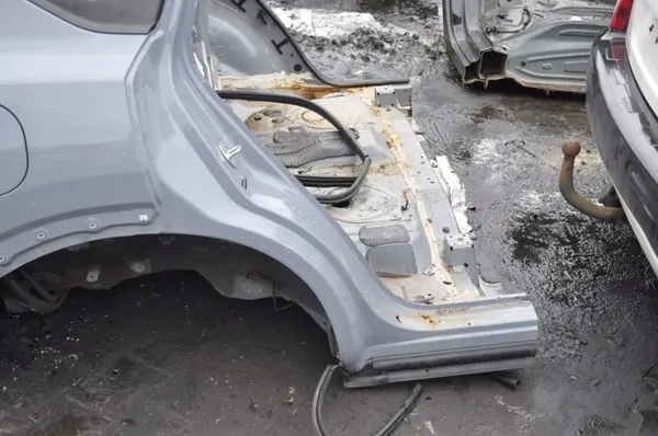 Nissan X-Trail T33 Heckkotflügel OEM 421697 image 8