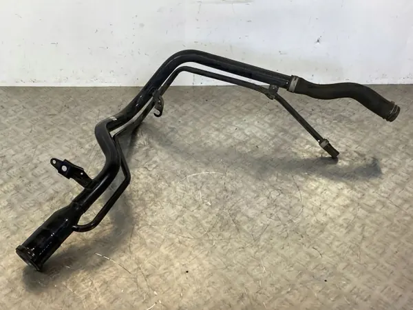 Nissan OE FOB39496 Tankfyllningshals - Begagnad image 2