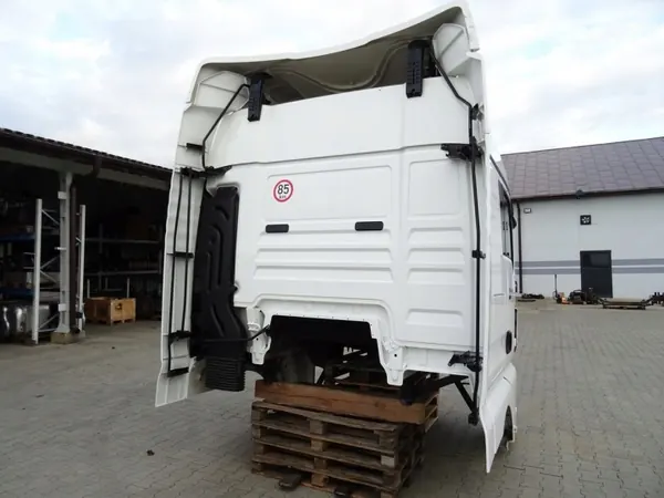 Alerones MAN OE para TGX Euro 6 2017 Blanco XLX image 2