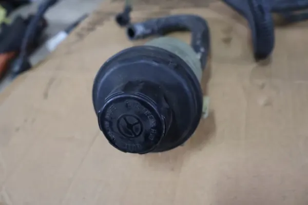 Depósito direção assistida OEM 6C913R700BC usado image 3