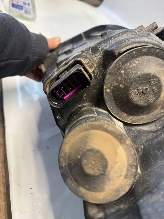 VW Caddy 2K1 2K1941016 Oikea Etuvalaisin 2015 image 8