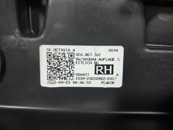 Skoda Octavia IV C-stijl Bekleding Rechts Achter OEM 5E6867762 image 7