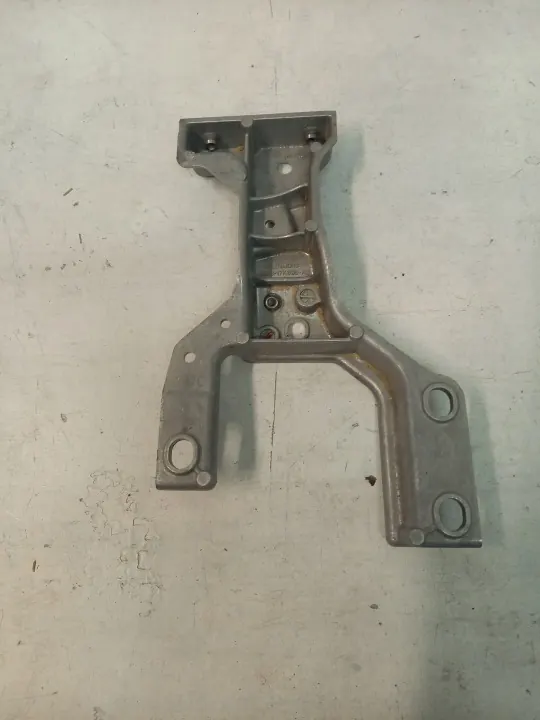 Suporte esquerdo viga dianteira Jaguar F-Pace HK83 OEM image 4