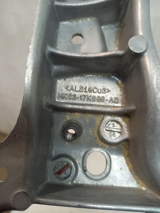 Suporte esquerdo viga dianteira Jaguar F-Pace HK83 OEM image 5