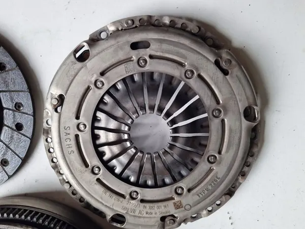 Audi A3 8V Volante de Dupla Massa 1.5 TSI image 3