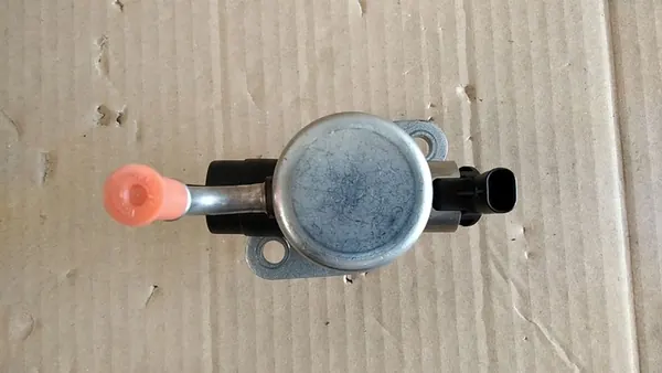 Polttoainepumppu Audi VW Seat Skoda 06Q127025R 06Q127025J image 4